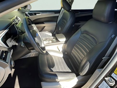 Used 2020 Ford Fusion SE image 21