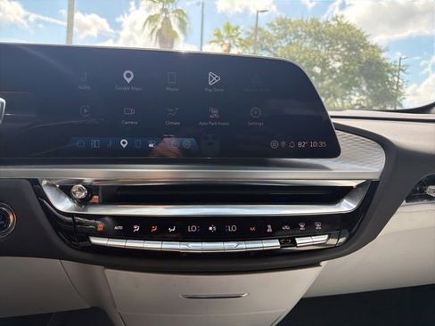 Used 2024 Cadillac Lyriq Luxury AWD/4WD image 9