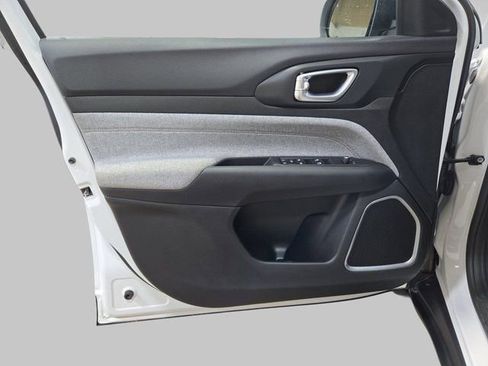 Used 2022 Jeep Compass Latitude image 30