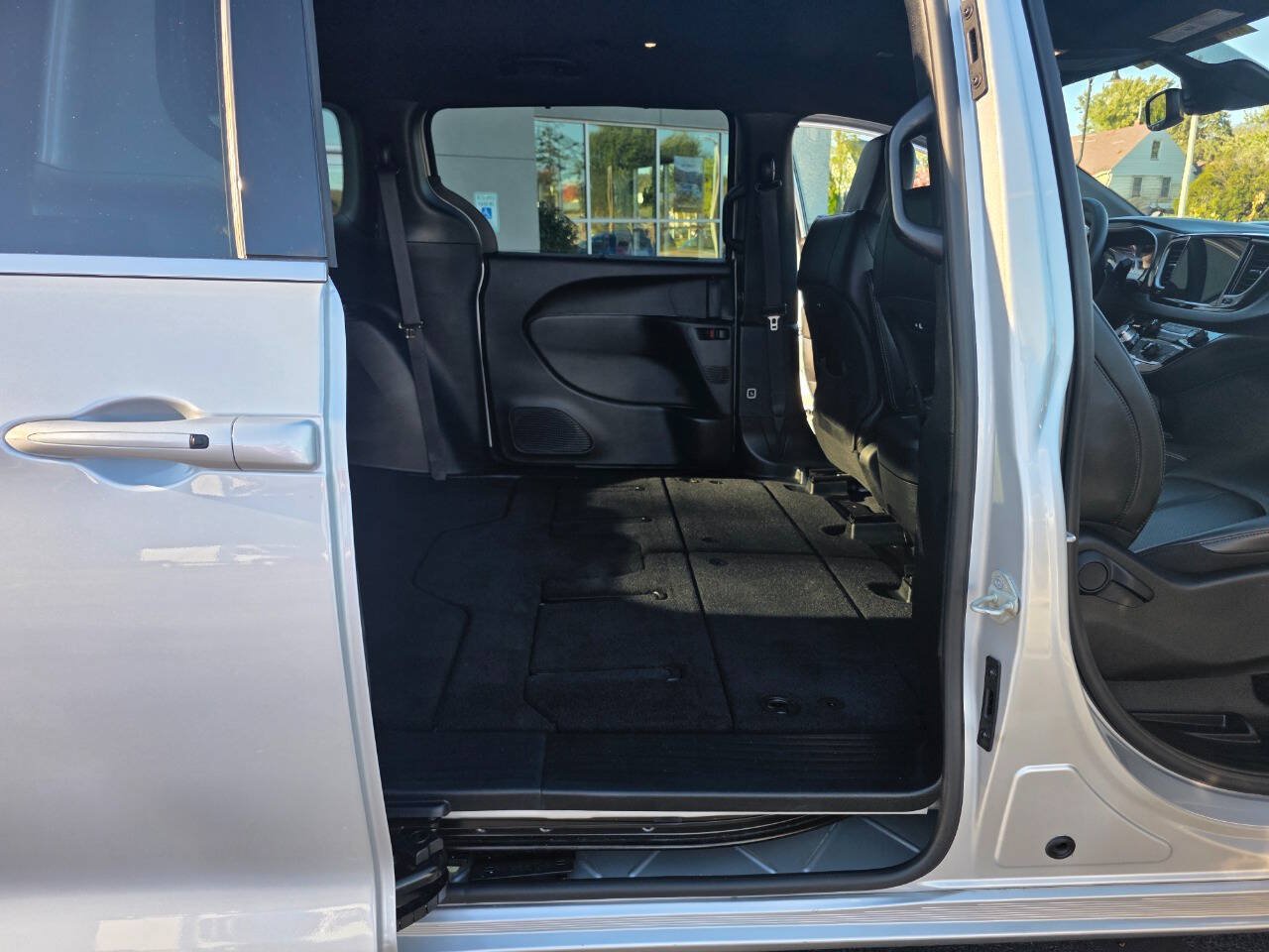 Used 2026 Chrysler Pacifica Select FWD image 19