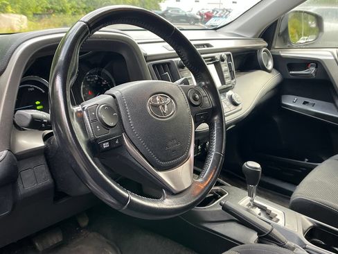 Used 2017 Toyota RAV4 XLE w/ All Weather Liner Package AWD/4WD image 9
