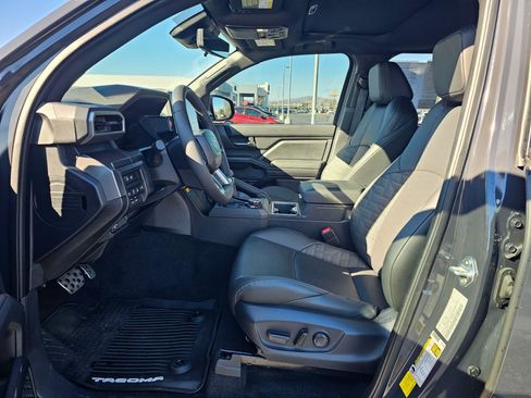 Used 2024 Toyota Tacoma TRD Sport w/ TRD Sport Premium Package image 19