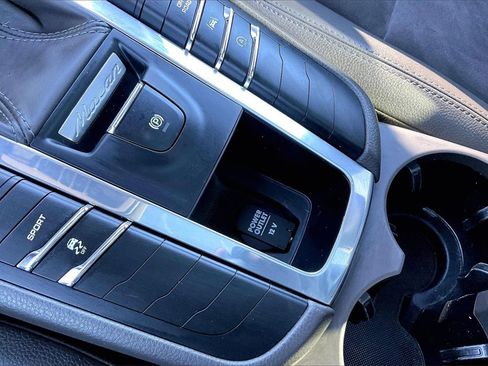 Used 2017 Porsche Macan Base image 22