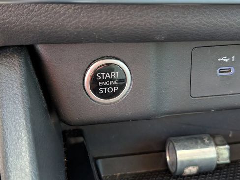 Used 2021 Nissan Rogue SV FWD image 27