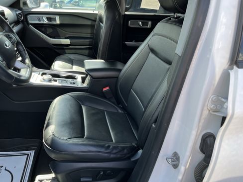 Used 2022 Ford Explorer Limited AWD/4WD image 16