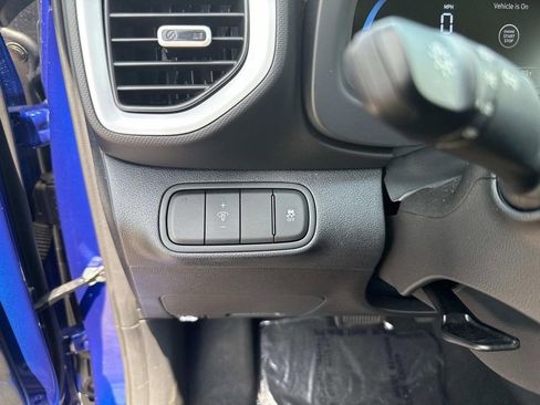 Used 2024 Hyundai Venue Limited FWD image 15