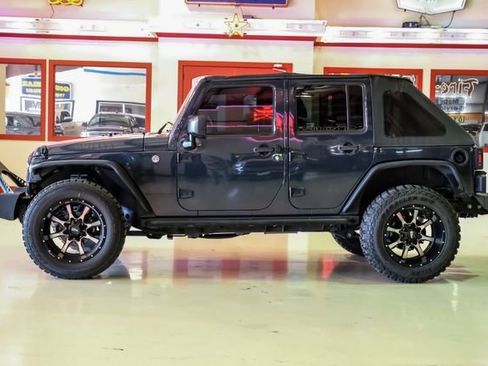 Used 2017 Jeep Wrangler Unlimited Sport image 12