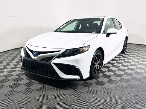Used 2023 Toyota Camry SE w/ Audio Upgrade Package FWD image 7