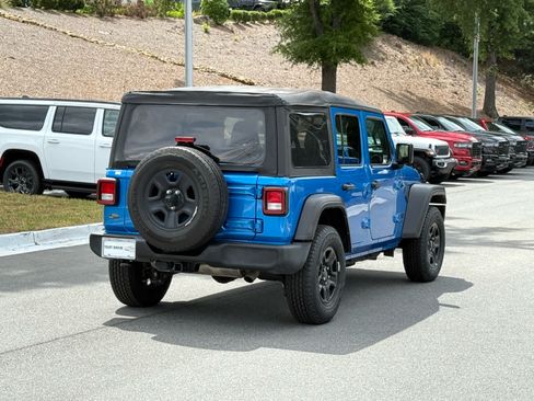 Used 2022 Jeep Wrangler Unlimited Sport AWD/4WD image 5