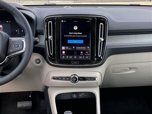 New 2026 Volvo XC40 B5 Plus w/ Protection Package Premier image 9