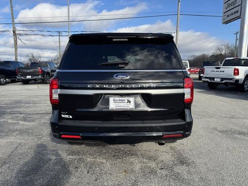 Used 2023 Ford Expedition XLT image 4