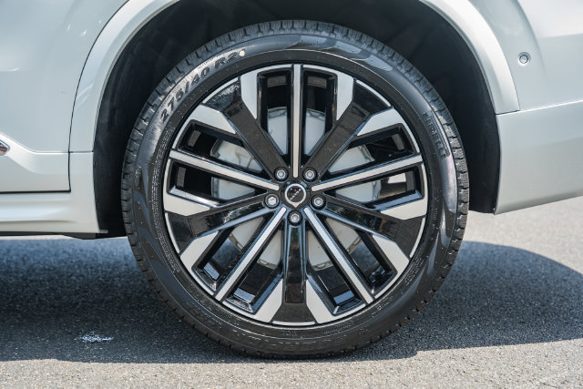 New 2026 Volvo XC90 B6 Plus w/ Protection Package Premier AWD/4WD image 19