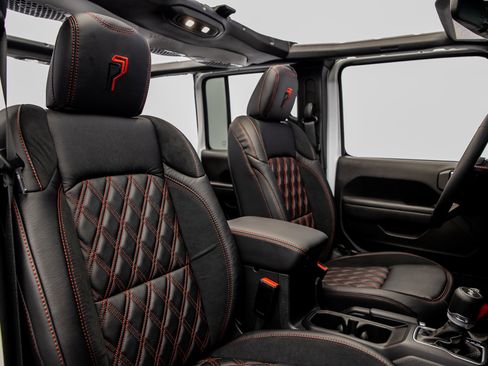 Used 2024 Jeep Wrangler Unlimited Rubicon w/ Capability Package image 39