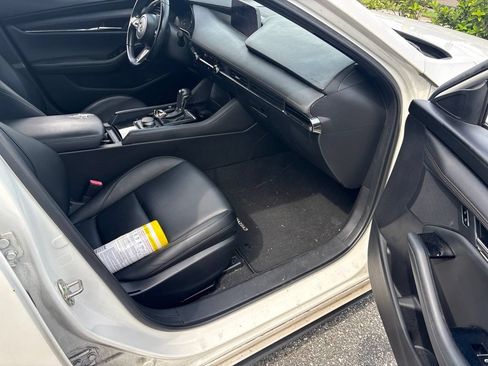 Used 2019 MAZDA MAZDA3 Hatchback FWD image 11
