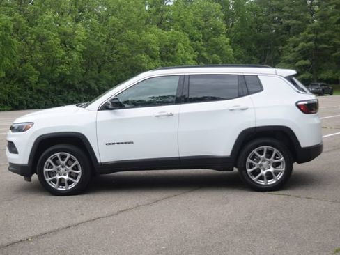 Used 2023 Jeep Compass Latitude AWD/4WD image 22
