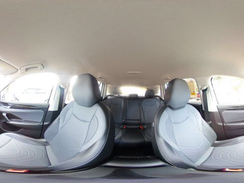 Used 2026 Volkswagen Tiguan SE AWD/4WD image 43