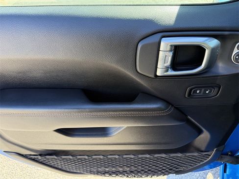 Used 2021 Jeep Gladiator Mojave w/ Cold Weather Group image 19