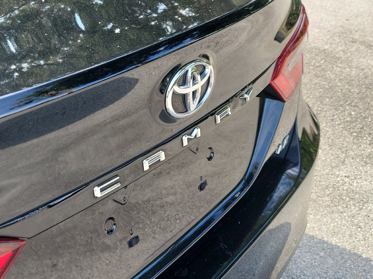 Used 2022 Toyota Camry LE FWD image 6