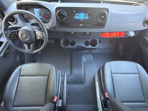 Used 2024 Mercedes-Benz Sprinter 2500 image 12