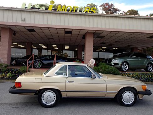 Used 1988 Mercedes-Benz 560 SL image 2