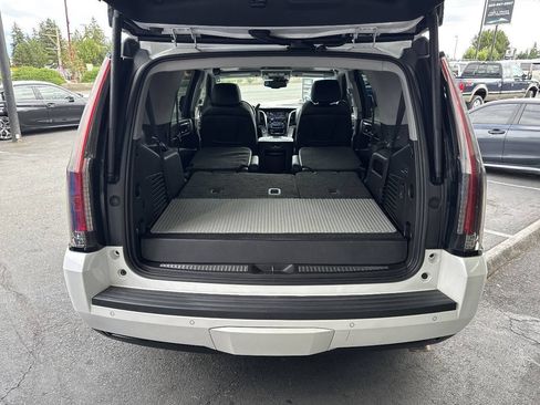 Used 2016 Cadillac Escalade Premium AWD/4WD image 4