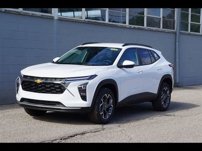 New 2025 Chevrolet Trax LT w/ Sunroof Package