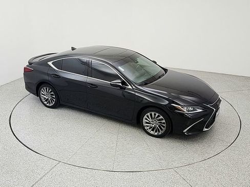Used 2025 Lexus ES 300h w/ Accessory Package (Z2) image 15