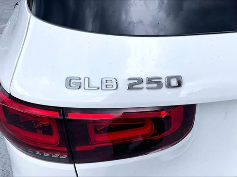 Used 2021 Mercedes-Benz GLB 250 w/ AMG Line image 30