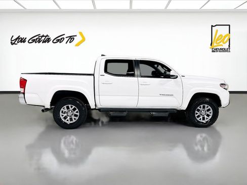 Used 2017 Toyota Tacoma SR5 w/ Tow Package image 4