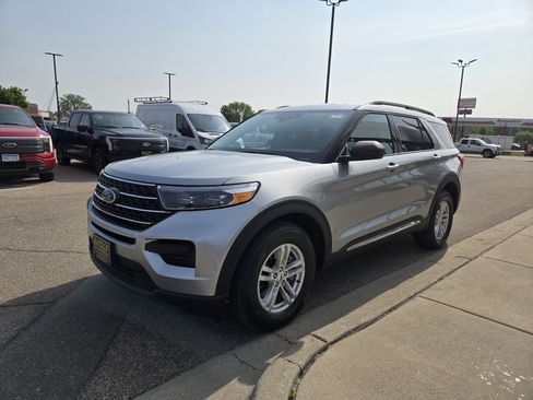 Certified 2023 Ford Explorer XLT w/ Class IV Trailer Tow Package image 17