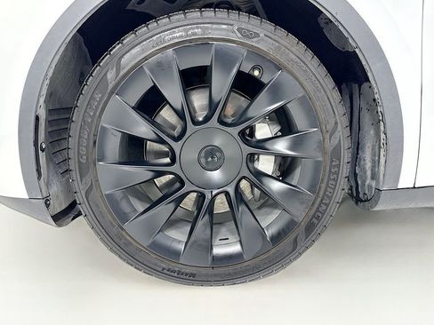 Used 2023 Tesla Model Y Long Range AWD/4WD image 11
