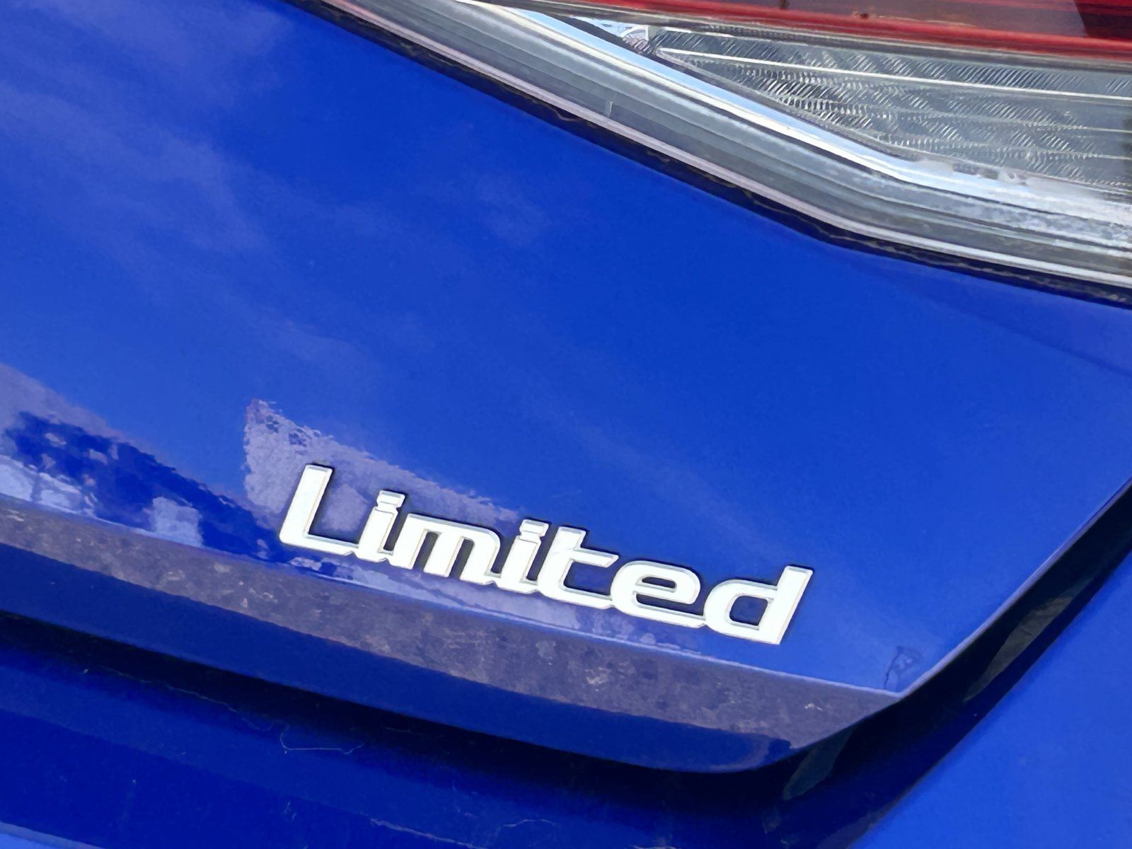 Used 2024 Hyundai Elantra Limited FWD image 9