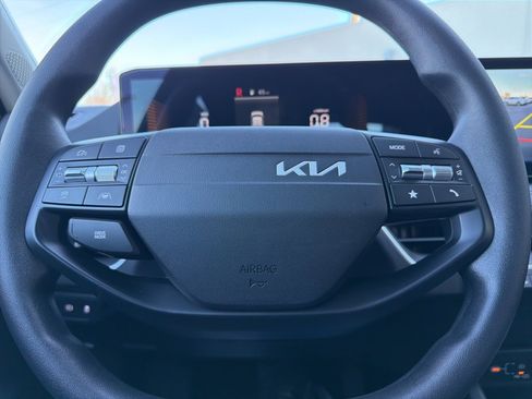 New 2025 Kia K4 LXS image 38