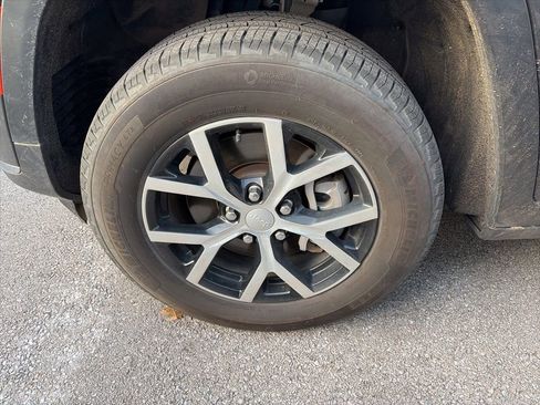 Used 2024 Jeep Grand Cherokee L Limited w/ Luxury Tech Group II image 15