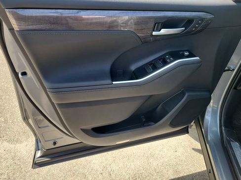 New 2026 Toyota Highlander Limited AWD/4WD image 19