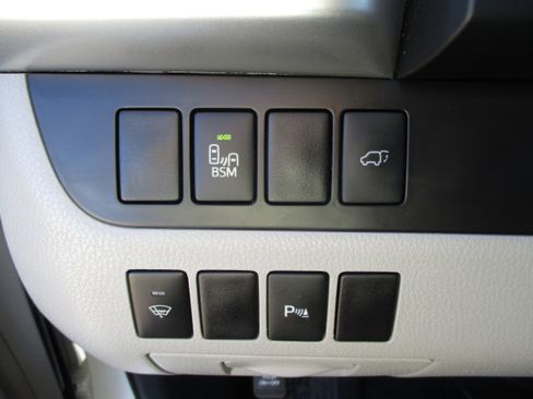 Used 2016 Toyota Highlander Limited image 33