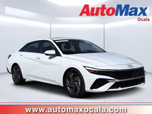 Used 2025 Hyundai Elantra SEL FWD image 1