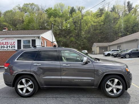 Used 2016 Jeep Grand Cherokee Overland AWD/4WD image 4