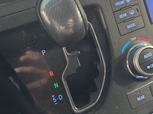 Used 2015 Toyota Sienna SE w/ SE Preferred Package FWD image 23