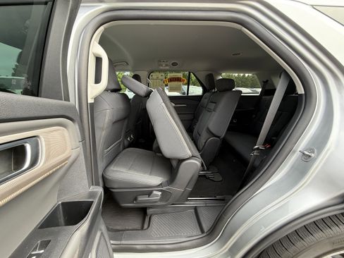 Used 2025 Ford Explorer Active RWD image 23