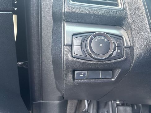 Used 2018 Ford Explorer XLT w/ Equipment Group 202A FWD image 18