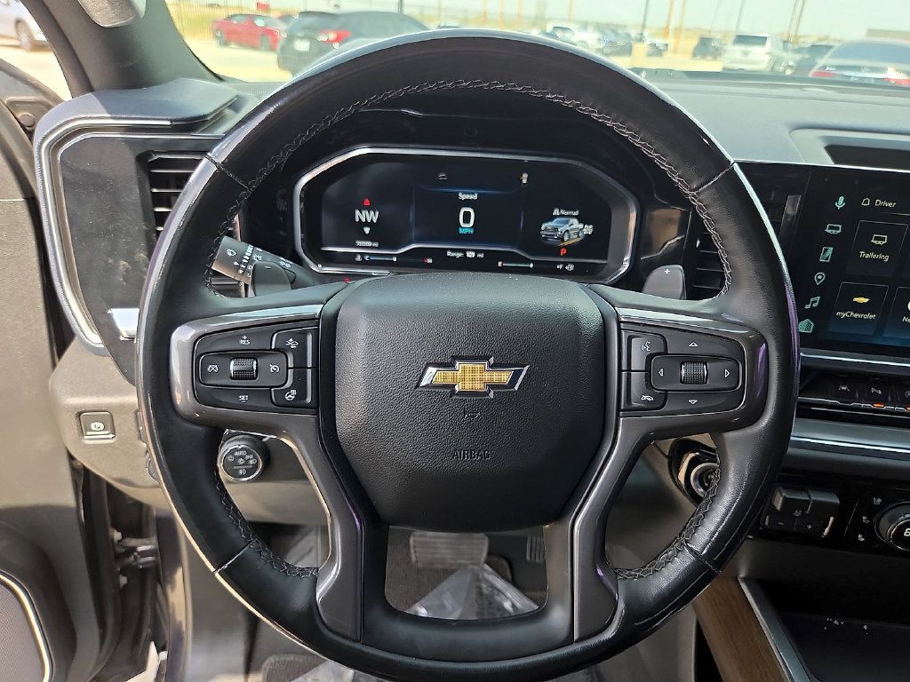 Used 2024 Chevrolet Silverado 1500 High Country w/ Technology Package AWD/4WD image 21