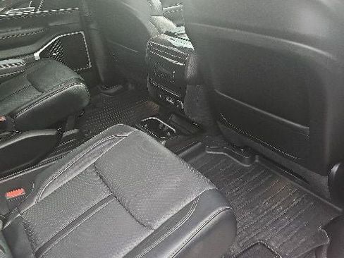 Used 2022 Jeep Wagoneer Series III w/ Premium Group I AWD/4WD image 11