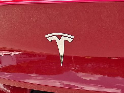 Used 2023 Tesla Model Y Long Range AWD/4WD image 32