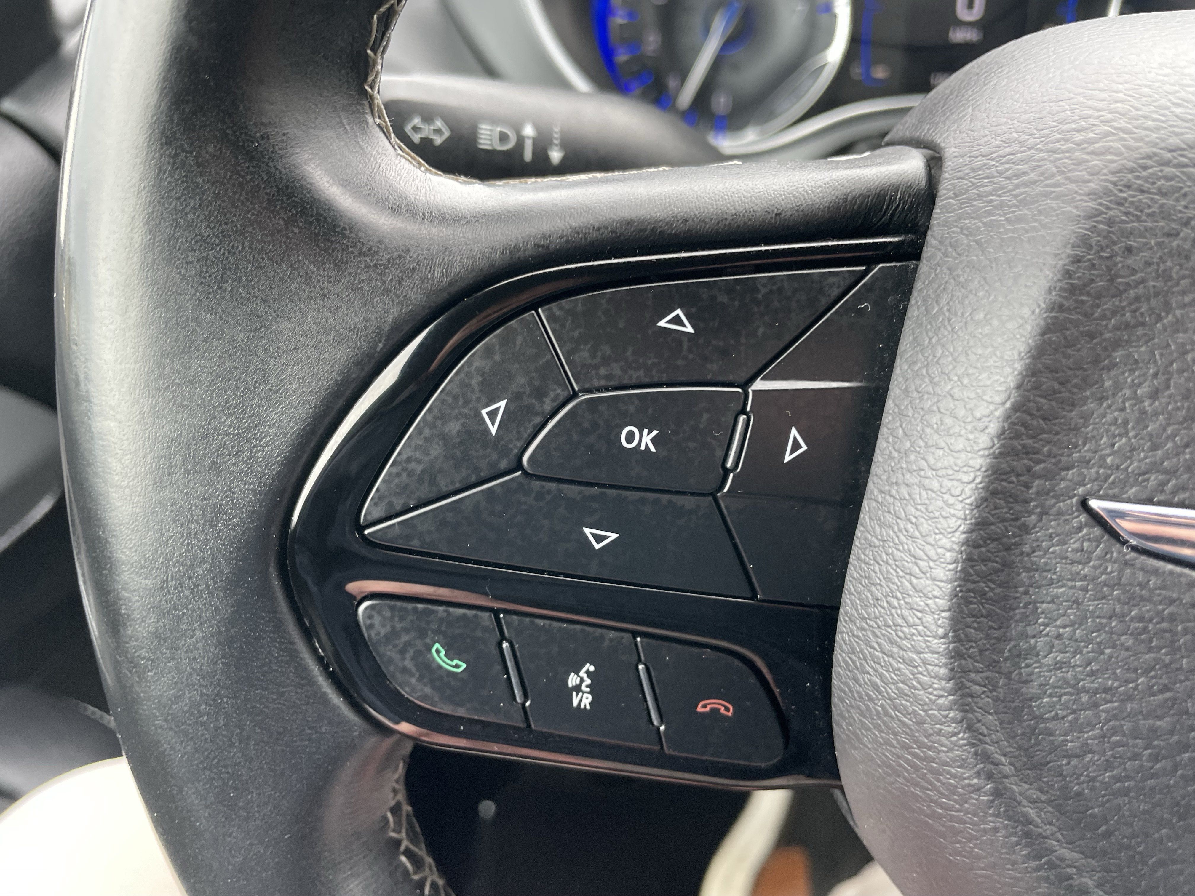 Used 2018 Chrysler Pacifica Touring Plus w/ S Appearance Package FWD image 15