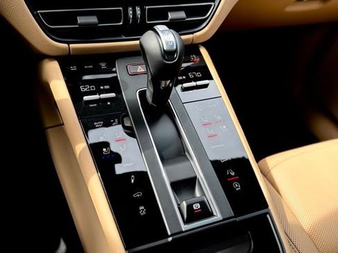 New 2026 Porsche Macan AWD/4WD image 31