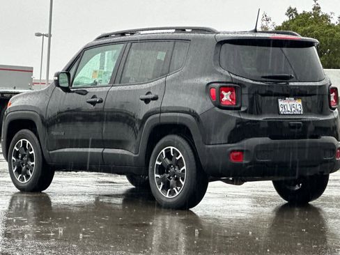 Used 2023 Jeep Renegade Latitude AWD/4WD image 7