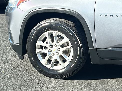 Used 2021 Chevrolet Traverse LT AWD/4WD image 9