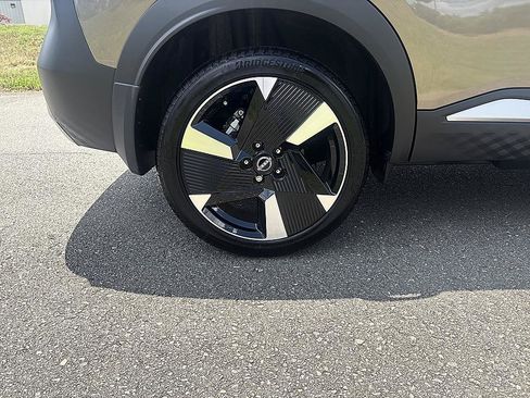 Certified 2026 Nissan Kicks SR FWD image 12