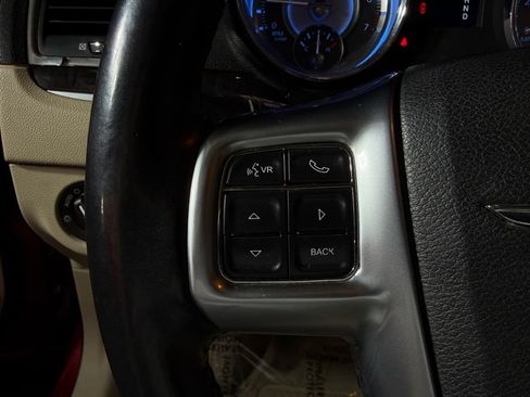 Used 2013 Chrysler 300 AWD w/ Driver Convenience Group image 17